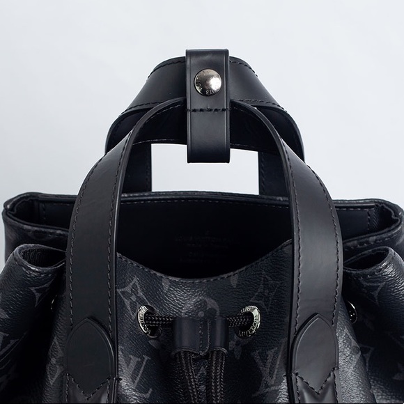 Louis Vuitton Explorer backpack - Picture 2 of 3